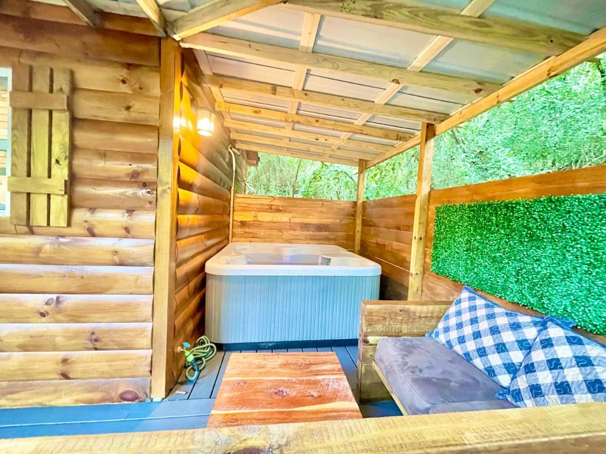 New Tiny Cabin Hot Tub Firepit Fenced Yard Sevierville Zewnętrze zdjęcie